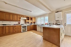 Kitchen/Breakfast Room- click for photo gallery